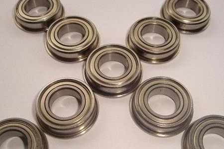 不銹鋼非標(biāo)軸承表面清潔及涂敷防銹油的方法